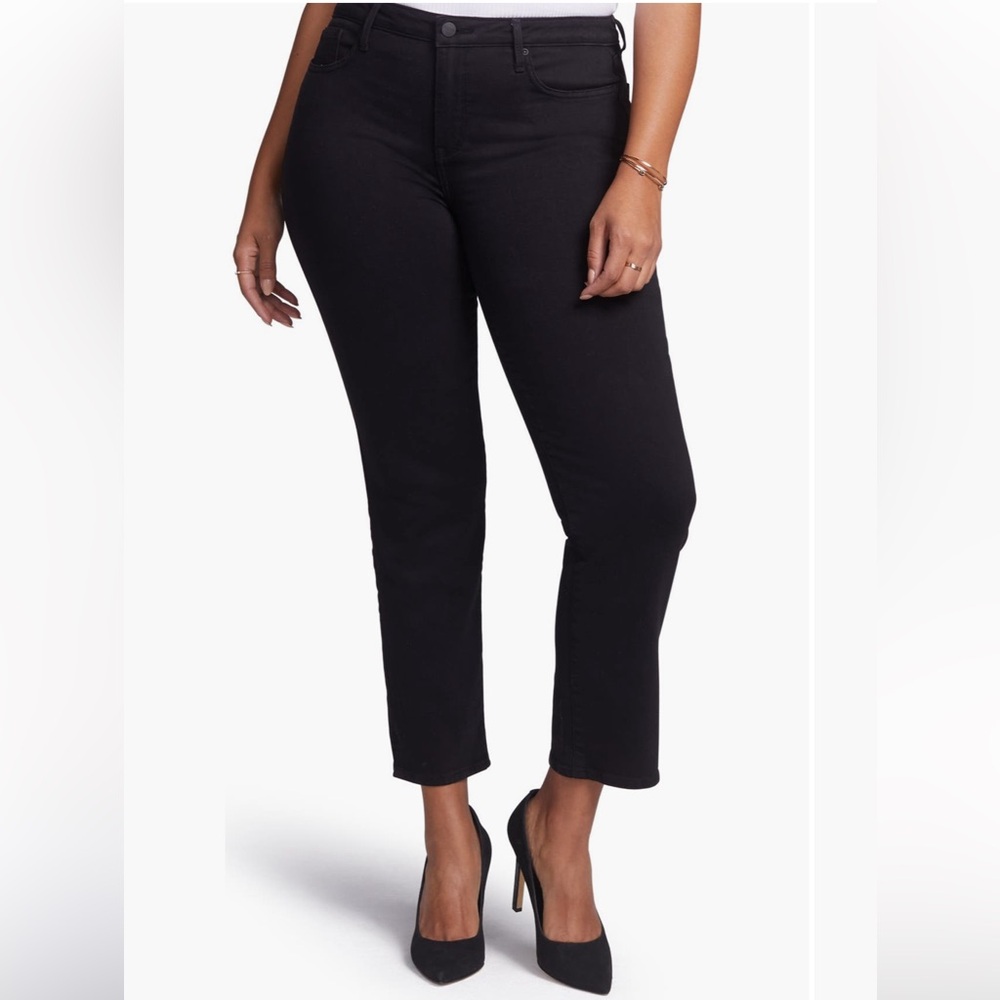 NWT Curves 360 by NYDJ Slim Straight Leg Ankle Jeans in Size 2